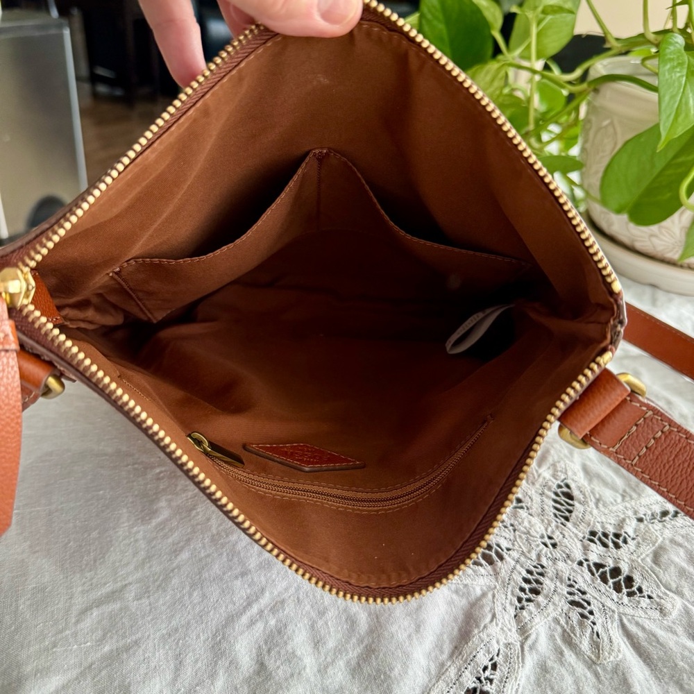 Fossil Tan Leather Crossbody Bag about 11” x 9” EUC - Picture 8 of 9